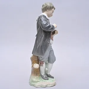 Коллекционная Фарфоровая статуэтка «Мальчик с розами», Lladro Испания, 1971 - 1979 годы.