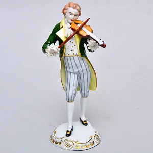 Коллекционная Фарфоровая статуэтка «Музыкант. Скрипач», SITZENDORF Германия, вторая половина ХХ в.
