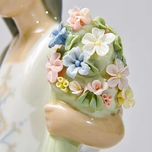 Авторская Фарфоровая статуэтка «ЛУПИТА. Девочка с цветами и корзинкой яблок», Lladro Испания.