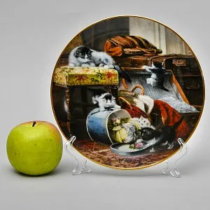 Коллекционная Фарфоровая тарелка «Кошка - котята - Игра со шляпной коробкой», W.J.GEORGE США - 1990 год.