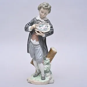 Коллекционная Фарфоровая статуэтка «Мальчик с розами», Lladro Испания, 1971 - 1979 годы.