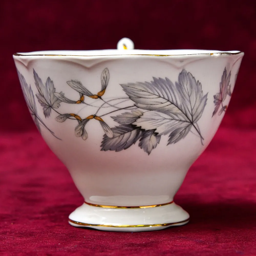 Коллекционная Фарфоровая Чайная пара «Cеребристый Клен», ROYAL ALBERT Англия, вторая половина ХХ века.
