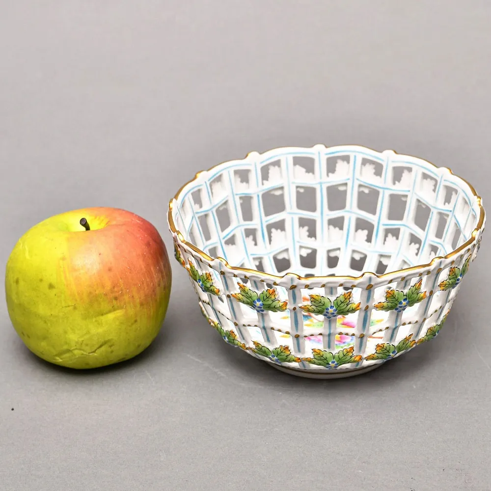 Фарфоровая Сухарница - Конфетница «Королева Виктория», HEREND Венгрия, вторая половина ХХ века.