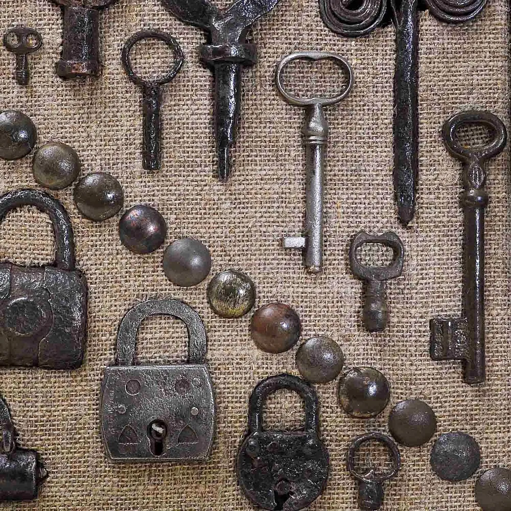 Коллекционное Панно - Картина «Антикварная Бытовая утварь - Замки - Ключи», Россия XIX век. 