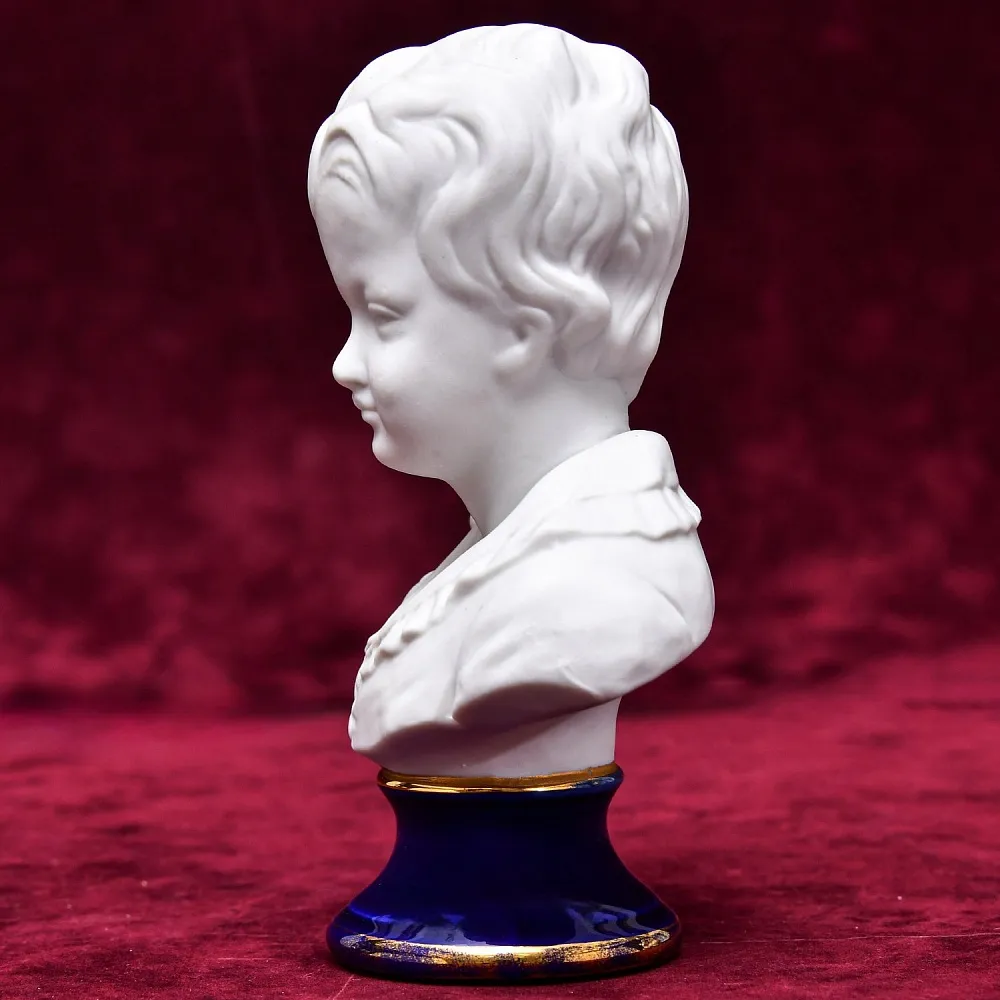 Фарфоровый Бюст - Статуэтка «МАЛЬЧИК. Александр Броньяр», Tharaud Limoges Франция.