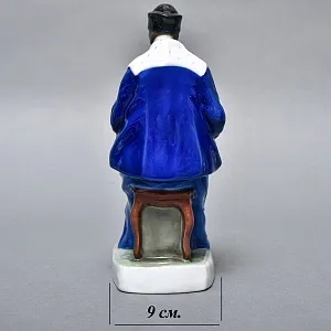 Антикварная фарфоровая статуэтка «Дама с горностаевой муфтой», Fraureuth Германия, 1919 - 1926 годы. 