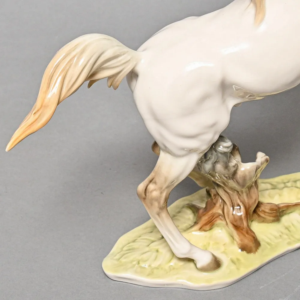 Коллекционная Фарфоровая статуэтка «Лошадь на дыбах», Hutschenreuther Германия, вторая половина ХХ века.