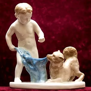 Фарфоровая Статуэтка «Мальчик с собакой» Артель КЕРАМИК - CCCР 50 -е годы ХХ века.