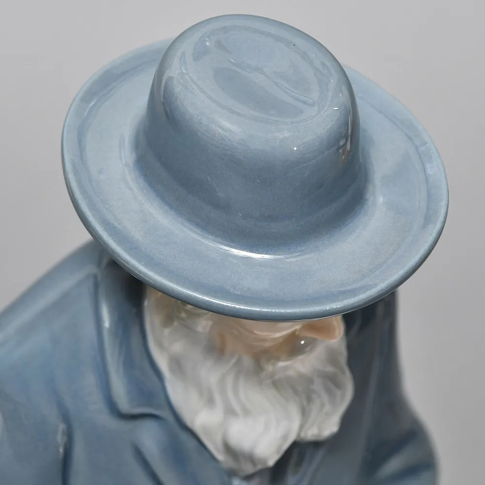 Коллекционная Фарфоровая статуэтка «Раввин. Ребе, читающий Тору», NAO by Lladro Испания.