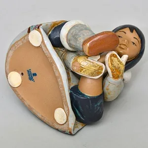 Фарфоровая Статуэтка  «Эскимос девочка - замерзла», Грес Lladro, Испания - 1985 год.