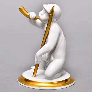  Антикварная Фарфоровая статуэтка «Мальчик c горном и копьем», ROSENTHAL Германия - 1924 год. 