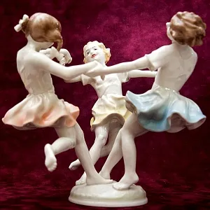 Фарфоровая Статуэтка «Майский Танец», Hutschenreuther, Германия -1955-1968 годы.