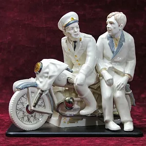 Большая Коллекционная Авторская Статуэтка «Берегись автомобиля», фарфор, Россия.