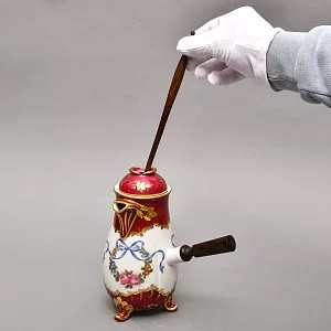 Фарфоровый Кувшин - Чайник для подачи горячего шоколада «Синие ленты» с лопаткой, Pillivuyt Франция.