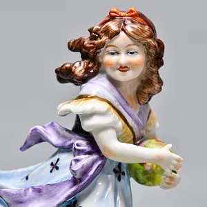 Большая Антикварная Статуэтка «Детские забавы - Ручеек», фарфор Scheibe - Alsbach, Германия.