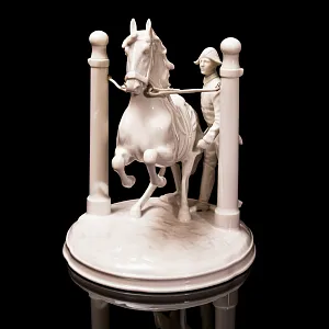 Редкая! Фарфоровая статуэтка «ТРЕНИРОВКА», Wiener Porzellanmanufaktur Augarten, Австрия, середина ХХ века.