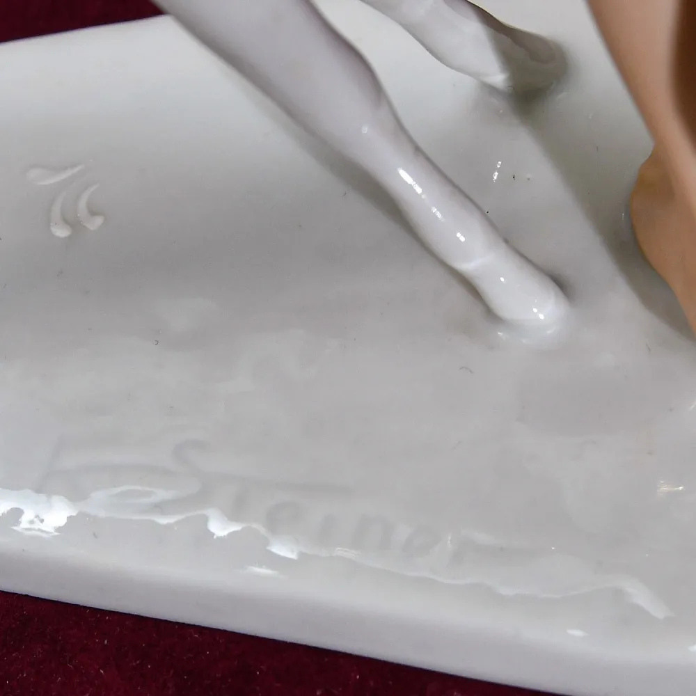 Авторская Фарфоровая статуэтка «Девушка с оленёнком», WALLENDORF, Германия середина ХХ века.