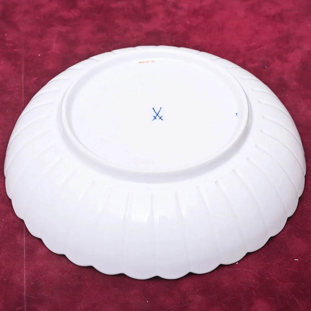 Сервировочная Тарелка - Блюдо - Сухарница  из коллекции BLUMEN, Фарфор MEISSEN Германия, 1974 год.