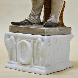 Коллекционная Фарфоровая статуэтка «Офицер» из серии «Армия Наполеона», Capodimonte Италия.