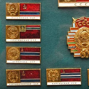 Коллекционное Панно - Картина -  Значки «Гербы и Флаги СССР», вторая половина ХХ века. 
