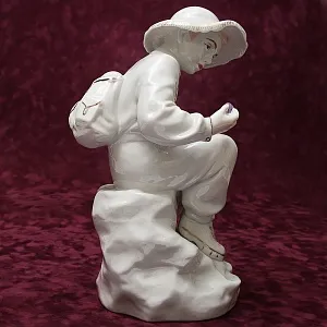 Большая Фарфоровая статуэтка «Юный геолог», СССР Полонне ЗХК, середина ХХ века. 