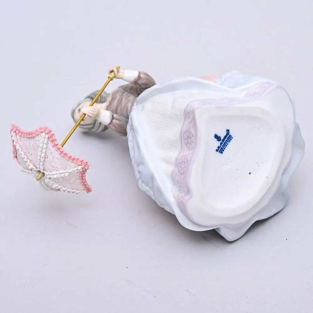 Коллекционная Фарфоровая статуэтка «Девочка с кружевным зонтиком. Джулия», Lladro Испания.