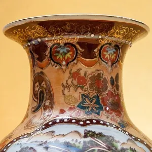 Ваза «ПРОГУЛКИ В САДУ» технике Мориаж Н-36 см., Фарфор, Китай, 70 -е годы ХХ века.