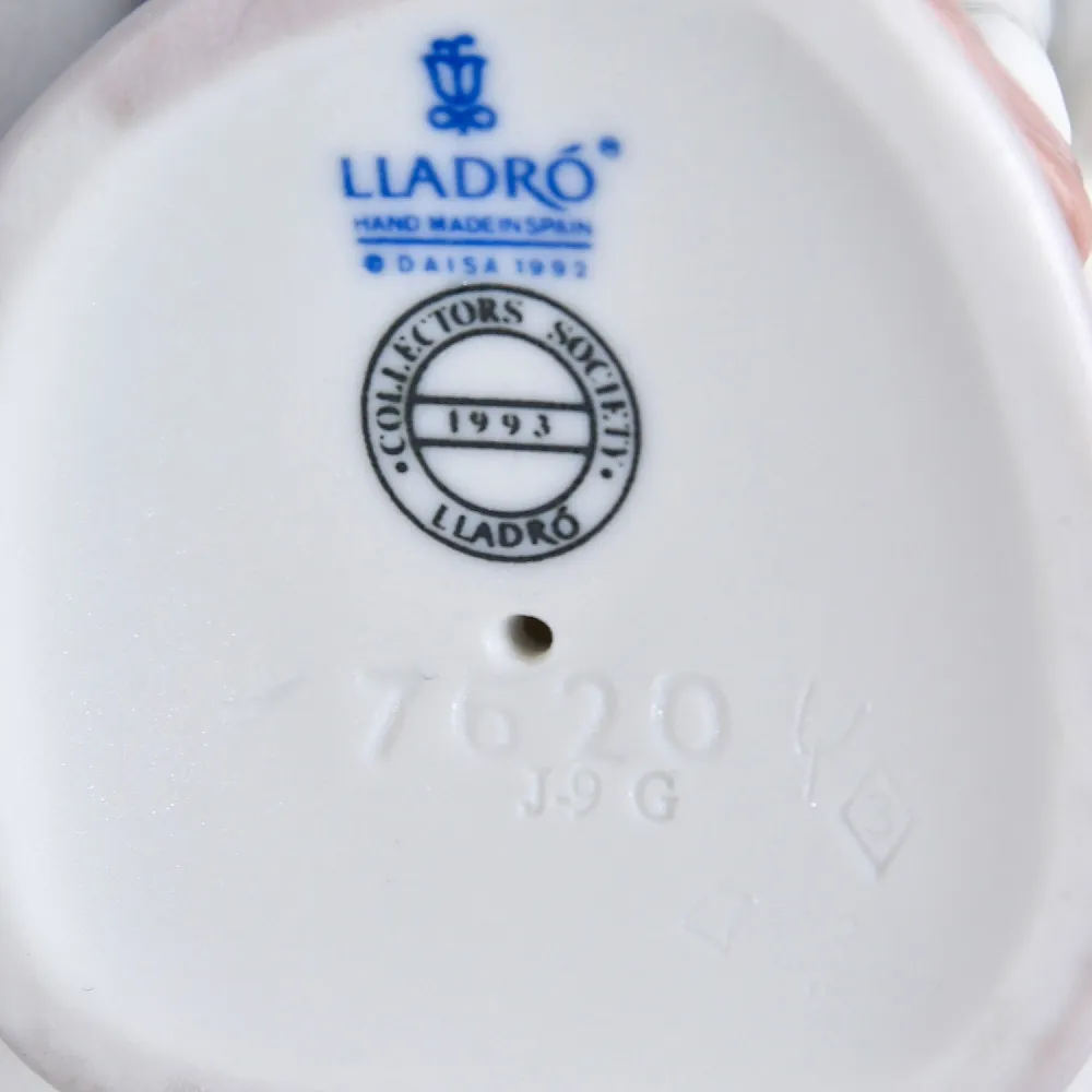 Авторская Фарфоровая статуэтка «Девочка с плюшевым мишкой», Lladro Испания - 1993 год.