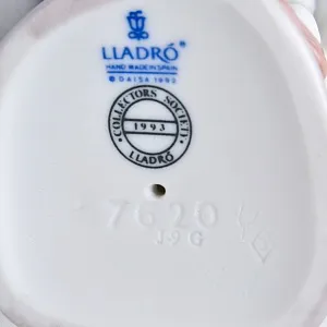 Авторская Фарфоровая статуэтка «Девочка с плюшевым мишкой», Lladro Испания - 1993 год.