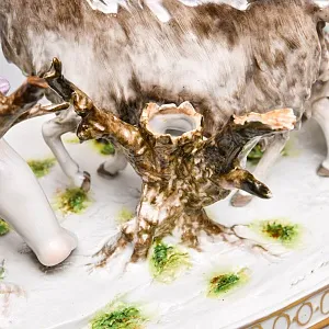  Антикварная статуэтка «Путти с козлом и виноградом», Фарфор Karl Thime Dresden, Германия.