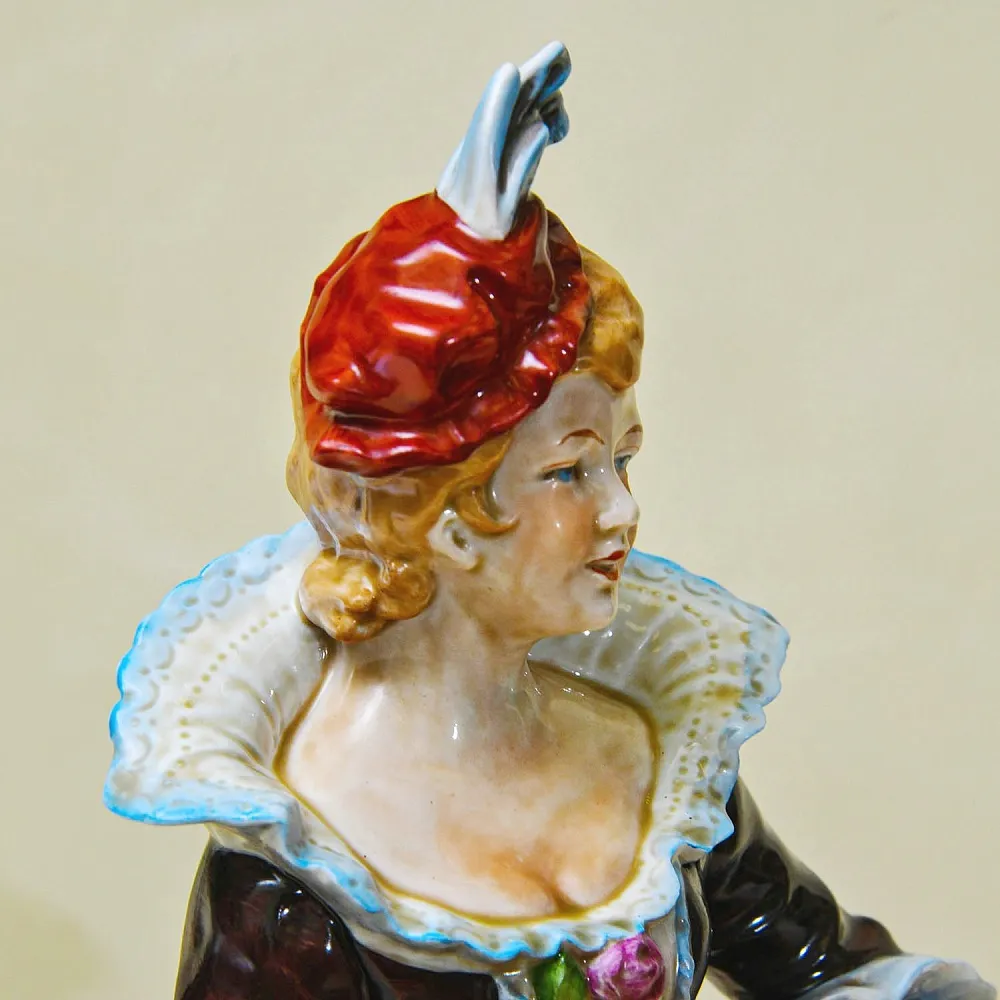 Большая Фарфоровая Статуэтка «Девушка на прогулке», GRAFENTHAL Германия - 1985год.