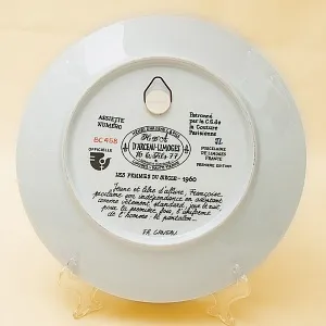 Коллекционная Тарелка «Женщина и 1960 год » Фарфор, Лимож, Limoges, Франция -1979 год.