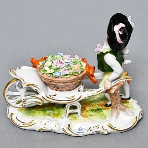 Коллекционная Фарфоровая статуэтка «Маленький Цветочник» Scheibe-Alsbach Германия.