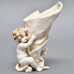 Антикварная статуэтка - салфетница «Путти с кульком», Фарфор Dressel & Kister Passau Германия.