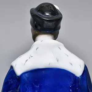 Антикварная фарфоровая статуэтка «Дама с горностаевой муфтой», Fraureuth Германия, 1919 - 1926 годы. 