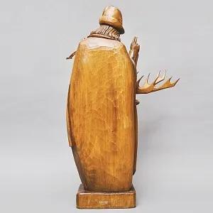 Большая Коллекционная Деревянная статуэтка «Охотник с Оленем», Германия середина ХХ века.