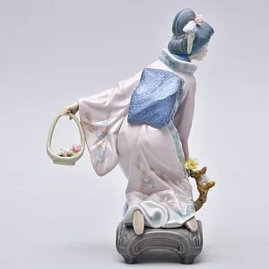 Редкость!!! Коллекционная Фарфоровая Статуэтка «Мичико. Японская девушка с корзиной цветов», Lladro Испания.