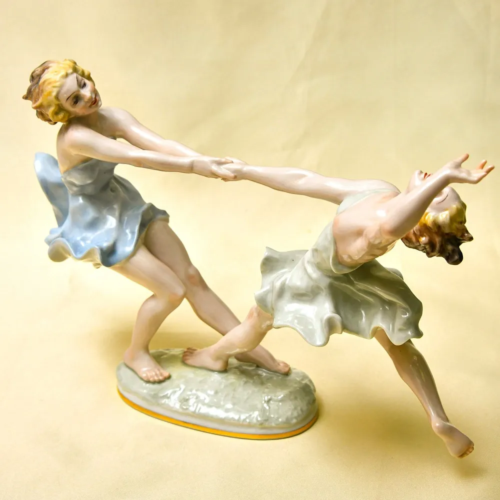 Авторская Коллекционная Статуэтка «ПОДРУГИ. ТАНЕЦ», фарфор Hutschenreuther, Германия 1955-1968 годы. 