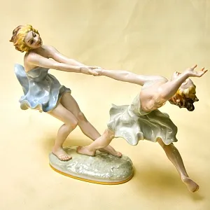 Авторская Коллекционная Статуэтка «ПОДРУГИ. ТАНЕЦ», фарфор Hutschenreuther, Германия 1955-1968 годы. 