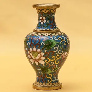 Декоративные Небольшие Парные Вазы в технике « Клуазоне» Китай 50 -е годы ХХ века Н -12 см.