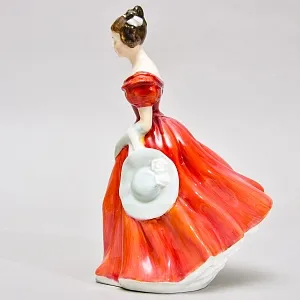 Коллекционная Фарфоровая статуэтка «Девушка с белой шляпкой», Royal Doulton Англия.