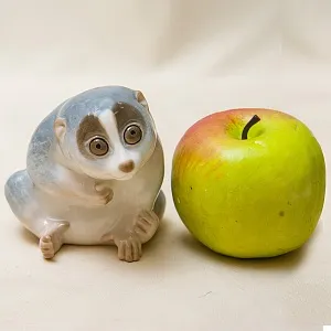 Коллекционная Фарфоровая статуэтка «Лемур Лори», ИФЗ Россия - 2018 год.