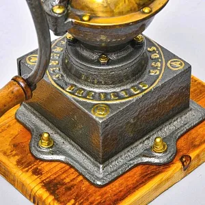 Антикварная Ручная Механическая Кофемолка - Мельница PEUGEOT, Франция начало ХХ века.