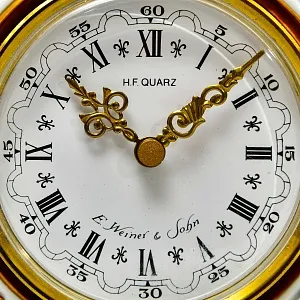 Каминные Кварцевые Часы в стиле Рококо, Фарфор SANDIZELL, Германия 80-е годы ХХ века.