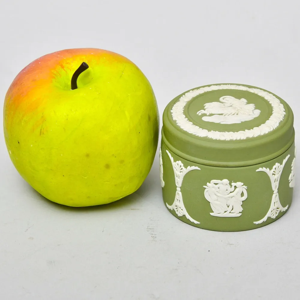 Коллекционная Шкатулка - Бонбоньерка «Античная Колесница», Яшмовый Фарфор WEDGWOOD, Англия.