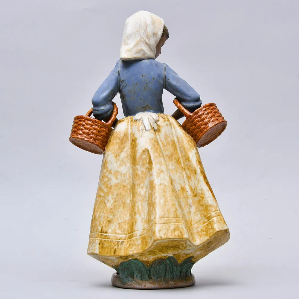 Коллекционная Фарфоровая статуэтка «Девочка с двумя корзинками», NAO by Lladro серия Грес, Испания.