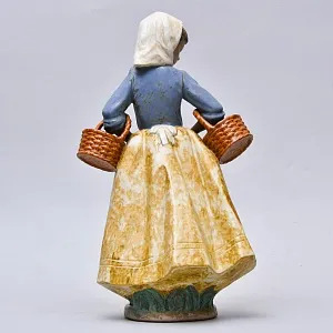 Коллекционная Фарфоровая статуэтка «Девочка с двумя корзинками», NAO by Lladro серия Грес, Испания.