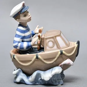 Коллекционная Фарфоровая статуэтка «Маленький капитан», Lladro Испания, 1993 - 1996 годы.