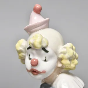Коллекционная Фарфоровая статуэтка «Клоун - фокусник», NAO by Lladro Испания.
