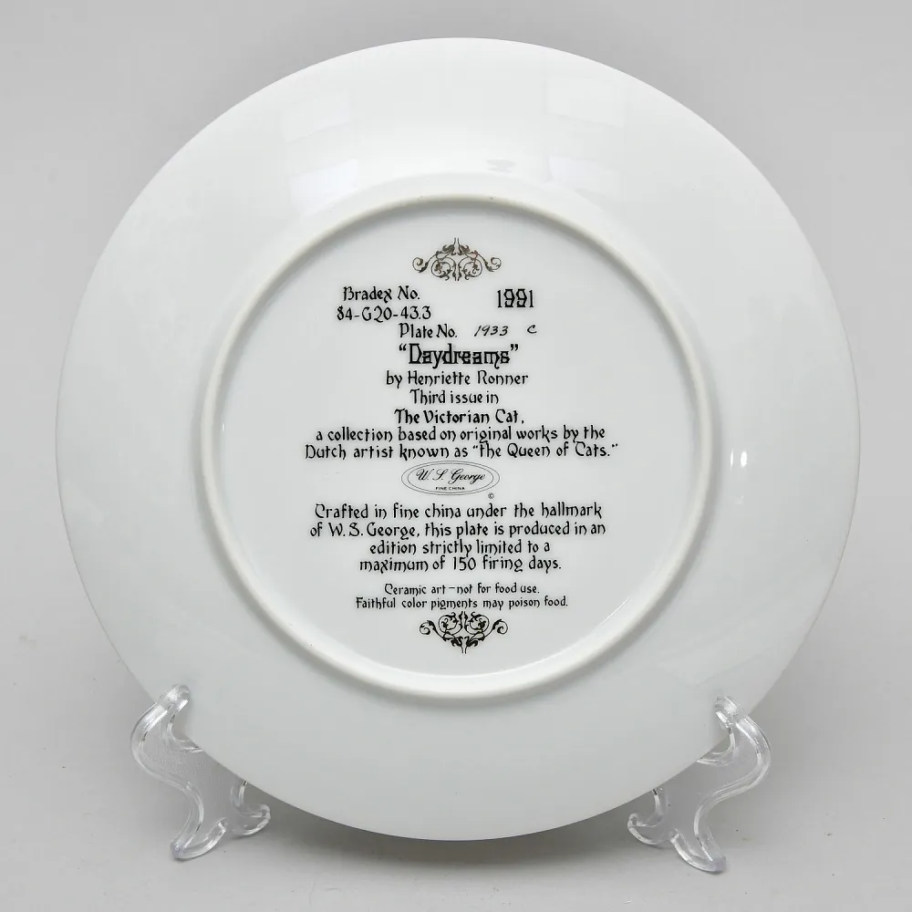 Коллекционная Фарфоровая тарелка «Кошка и котята - Дневные забавы», W.J.GEORGE США - 1991 год.
